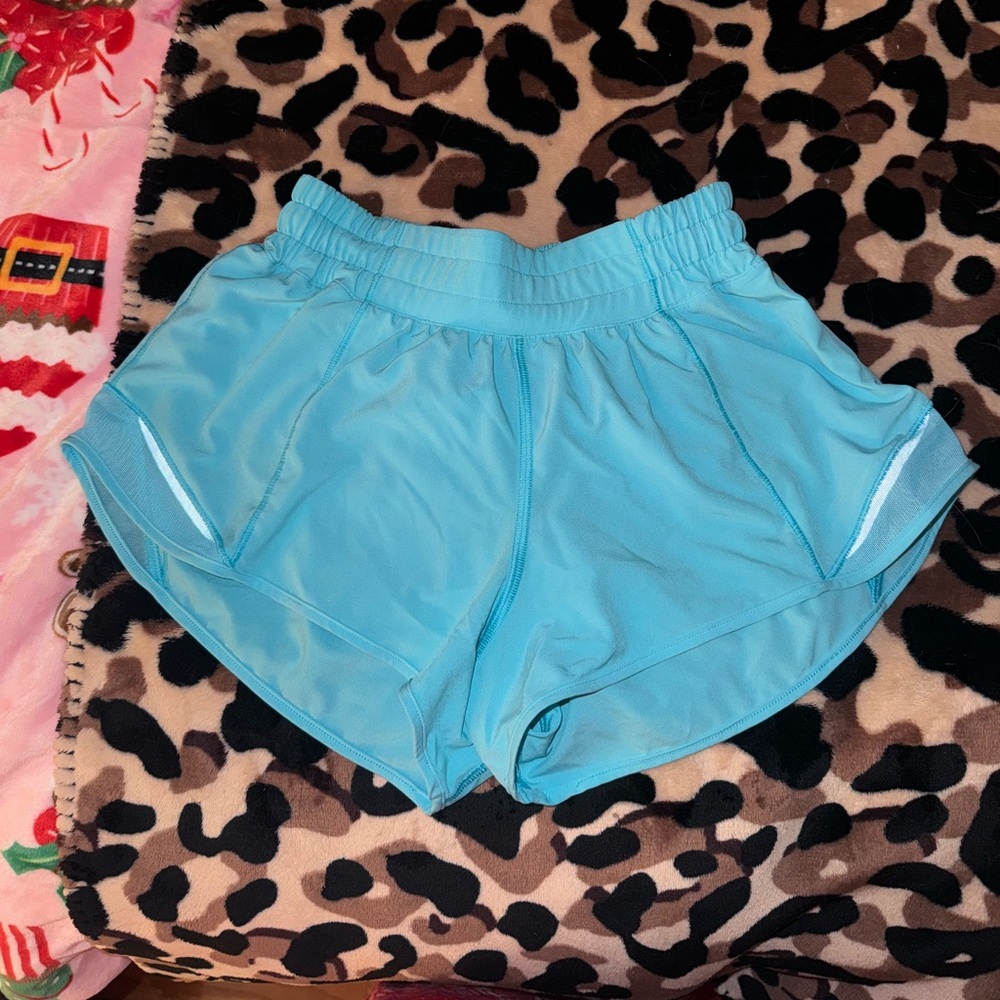 Lululemon electric turquoise hotty hot low rise 2.5 inch short in size 4